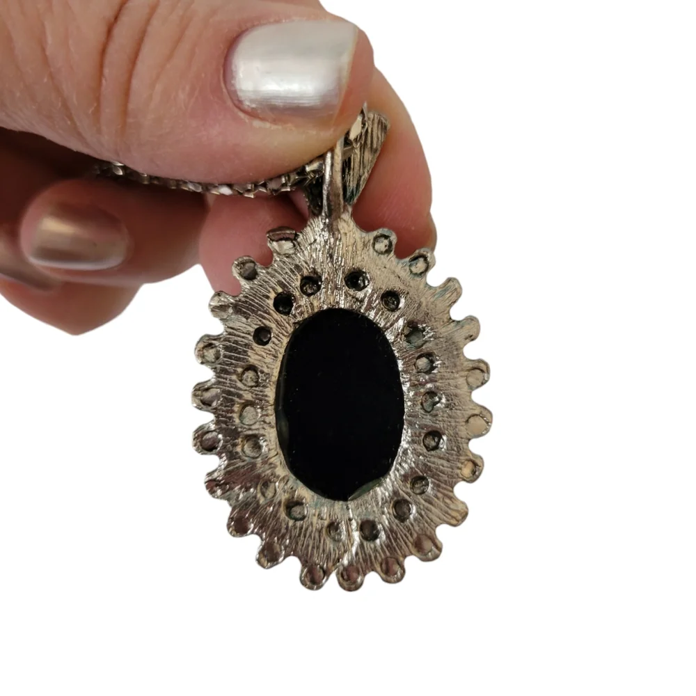 Vintage Pendant Necklace - Picture 3 of 7